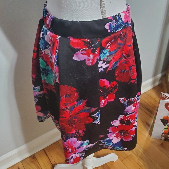 Floral Skater Style Skirt - Picture 2 of 3